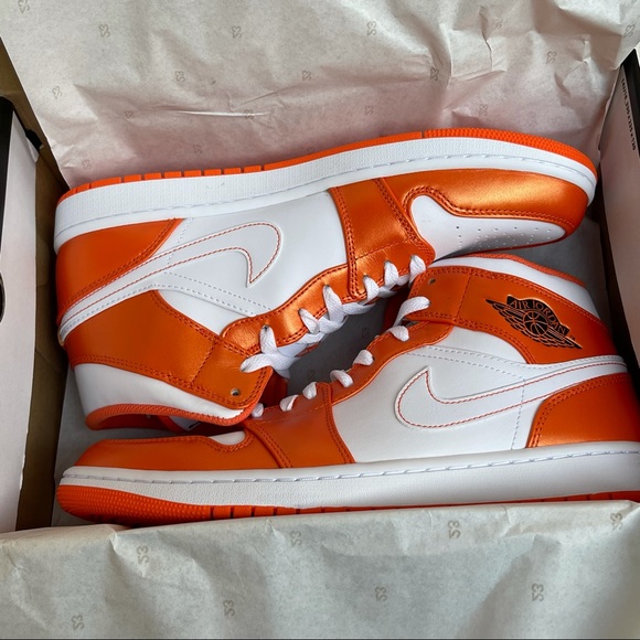 AIR JORDAN 1 MID SE ELECTRO ORANGE 11.5 BRAND NEW IN BOX - Picture 3 of 14